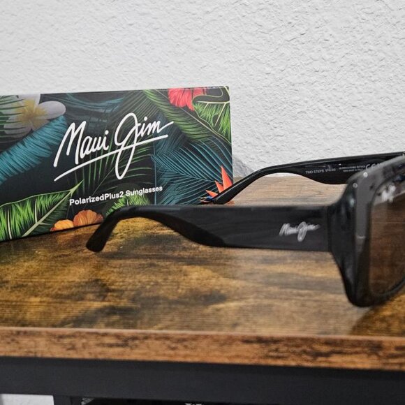 Maui Jim -- TWO STEPS -- MINT !!! - Picture 3 of 5